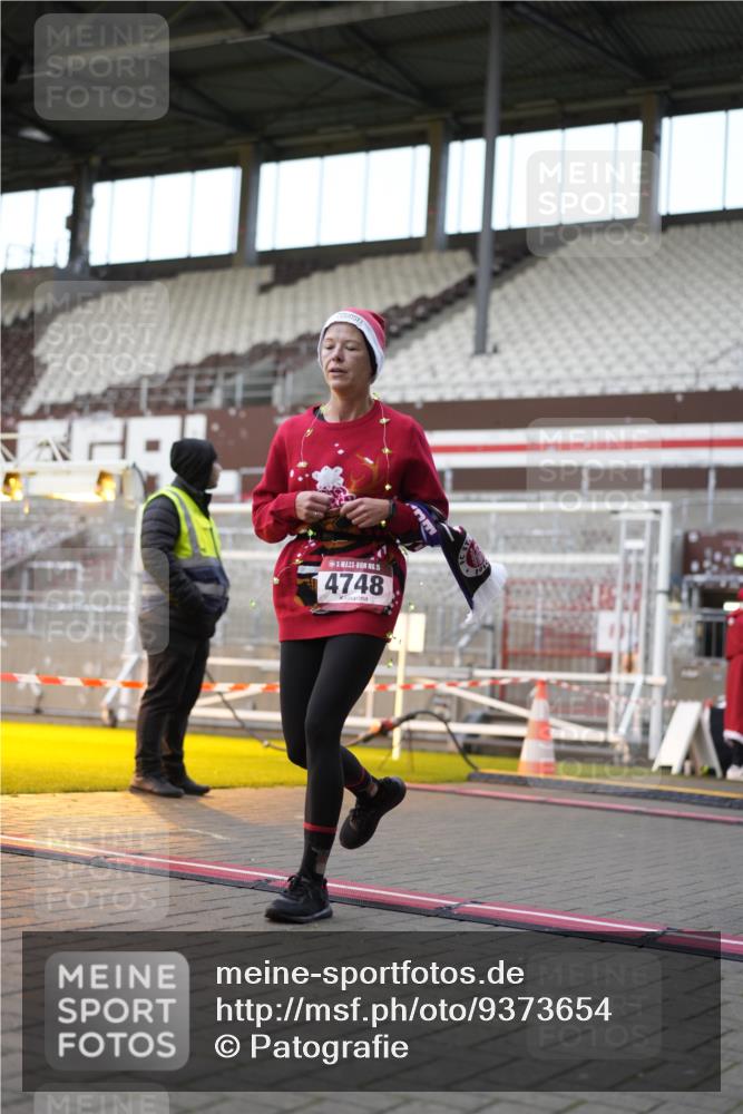 07.12.2025 - St. Pauli X-Mass-Run No. 15 Patografie http://msf.ph/oto/9373654 07.12.2025 12:05:07 Ziel 666, 860, 1304, 1444, 1445, 1446, 3268, 3273, 3279, 3372, 4748 meine-sportfotos.de