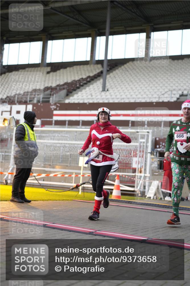 07.12.2025 - St. Pauli X-Mass-Run No. 15 Patografie http://msf.ph/oto/9373658 07.12.2025 12:05:09 Ziel 666, 860, 1304, 1444, 1445, 1446, 3268, 3273, 3279, 3372, 4748 meine-sportfotos.de