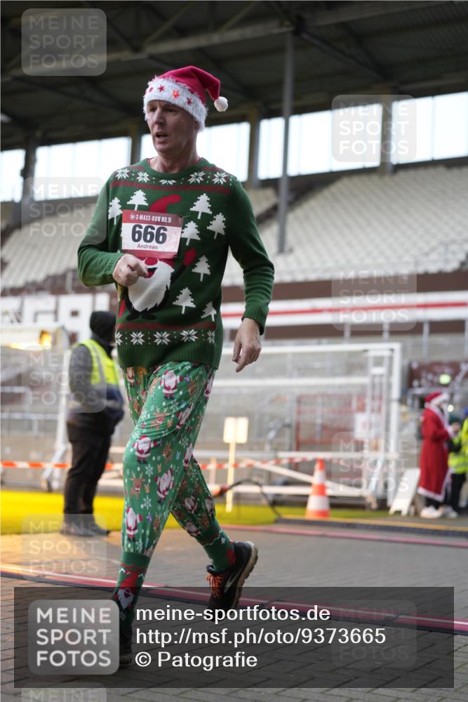 07.12.2025 - St. Pauli X-Mass-Run No. 15 Patografie http://msf.ph/oto/9373665 07.12.2025 12:05:10 Ziel 666, 860, 1304, 1444, 1445, 1446, 1781, 2227, 3268, 3273, 3279, 3372, 4748 meine-sportfotos.de