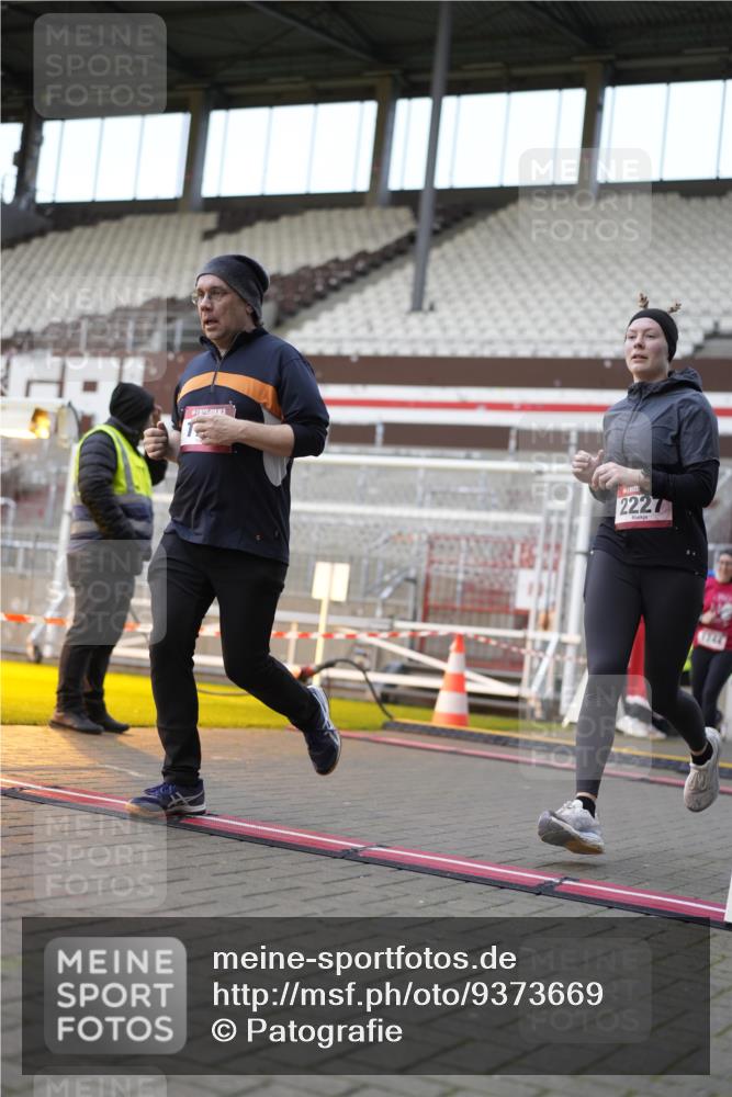 07.12.2025 - St. Pauli X-Mass-Run No. 15 Patografie http://msf.ph/oto/9373669 07.12.2025 12:05:15 Ziel 666, 860, 1244, 1303, 1304, 1444, 1445, 1446, 1781, 2227, 3268, 3273, 3279, 3372, 4719, 4748 meine-sportfotos.de