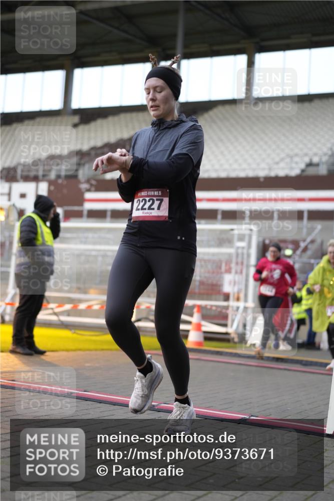 07.12.2025 - St. Pauli X-Mass-Run No. 15 Patografie http://msf.ph/oto/9373671 07.12.2025 12:05:15 Ziel 666, 860, 1244, 1303, 1304, 1444, 1445, 1446, 1781, 2227, 3268, 3273, 3279, 3372, 4719, 4748 meine-sportfotos.de