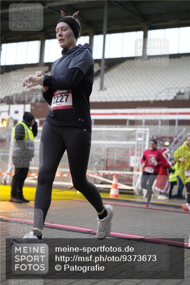 07.12.2025 - St. Pauli X-Mass-Run No. 15 Patografie http://msf.ph/oto/9373673 07.12.2025 12:05:15 Ziel 666, 860, 1244, 1303, 1304, 1444, 1445, 1446, 1781, 2227, 3268, 3273, 3279, 3372, 4719, 4748 meine-sportfotos.de