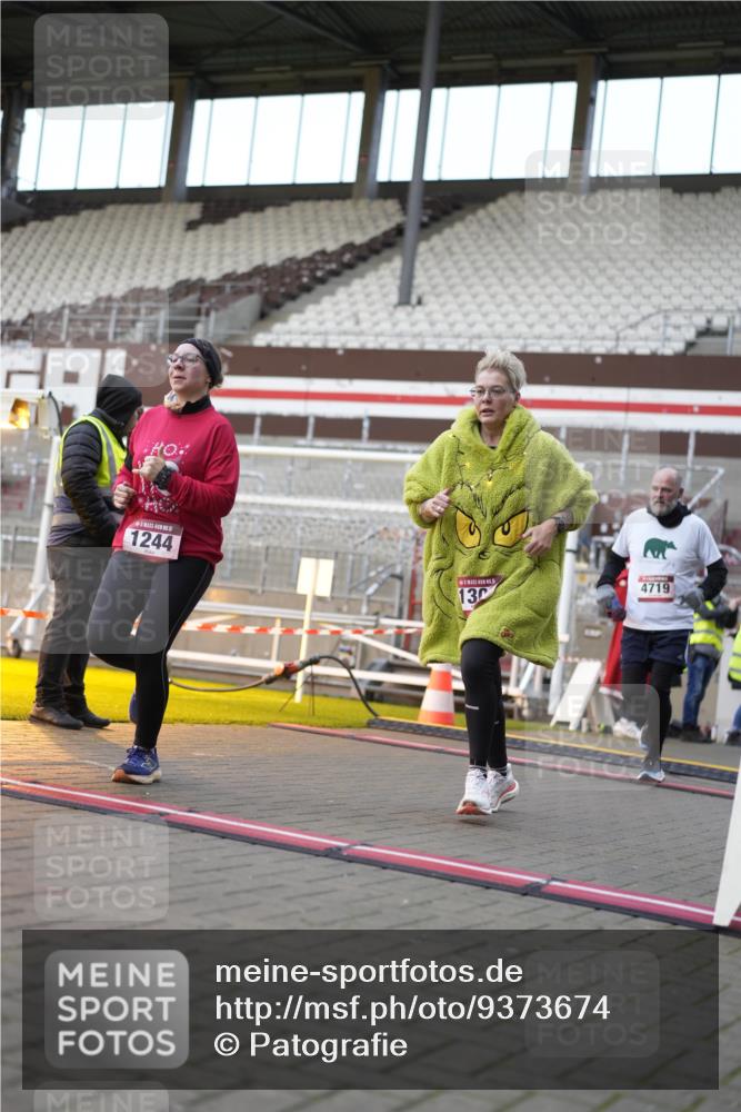 07.12.2025 - St. Pauli X-Mass-Run No. 15 Patografie http://msf.ph/oto/9373674 07.12.2025 12:05:17 Ziel 666, 860, 1244, 1303, 1304, 1446, 1781, 2227, 3268, 3273, 3279, 4719, 4748, 4789 meine-sportfotos.de