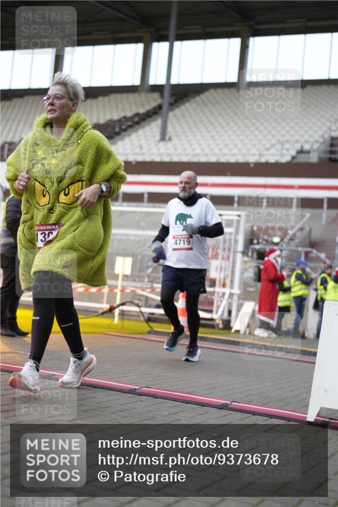 07.12.2025 - St. Pauli X-Mass-Run No. 15 Patografie http://msf.ph/oto/9373678 07.12.2025 12:05:18 Ziel 666, 860, 1244, 1303, 1304, 1446, 1781, 2227, 3268, 3273, 3279, 4719, 4748, 4789 meine-sportfotos.de