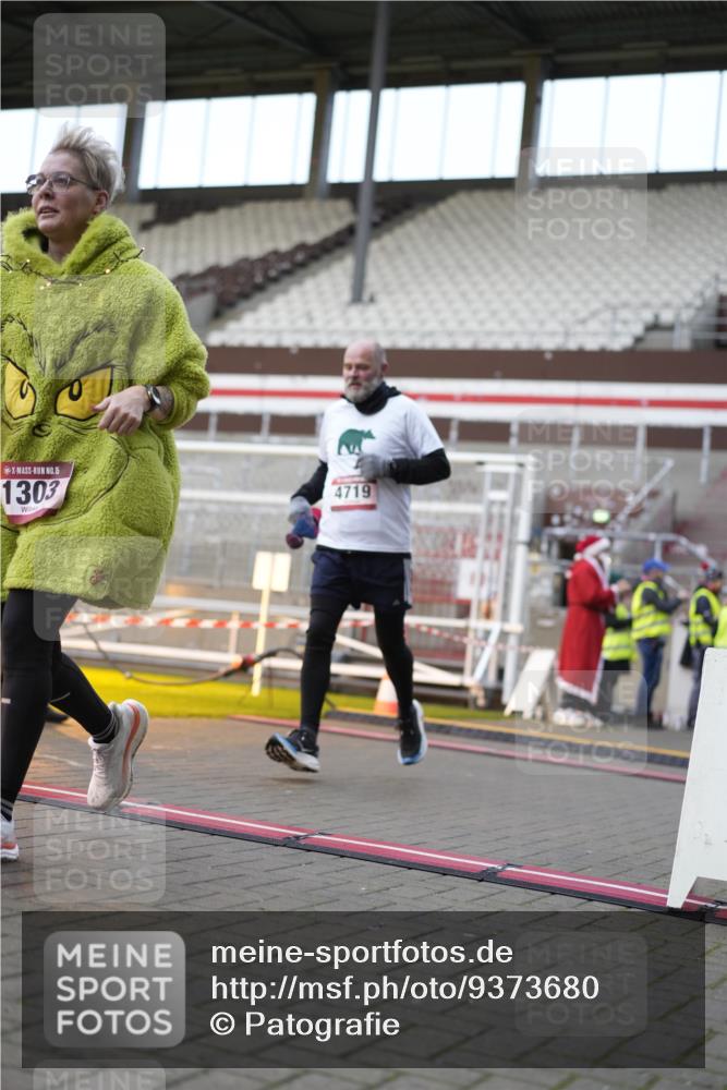 07.12.2025 - St. Pauli X-Mass-Run No. 15 Patografie http://msf.ph/oto/9373680 07.12.2025 12:05:18 Ziel 666, 860, 1244, 1303, 1304, 1446, 1781, 2227, 3268, 3273, 3279, 4719, 4748, 4789 meine-sportfotos.de