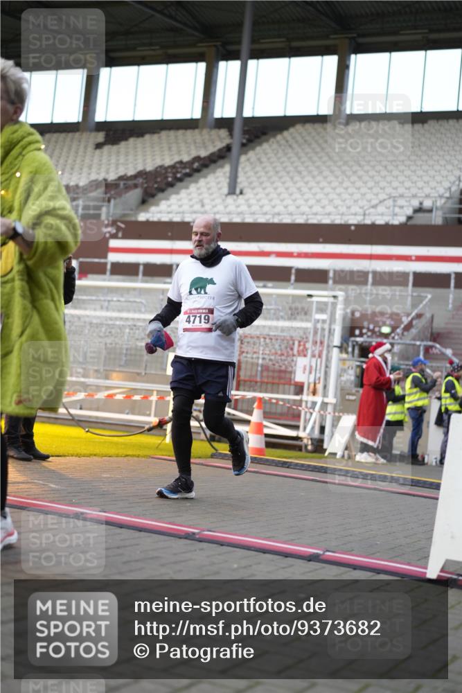 07.12.2025 - St. Pauli X-Mass-Run No. 15 Patografie http://msf.ph/oto/9373682 07.12.2025 12:05:18 Ziel 666, 860, 1244, 1303, 1304, 1446, 1781, 2227, 3268, 3273, 3279, 4719, 4748, 4789 meine-sportfotos.de