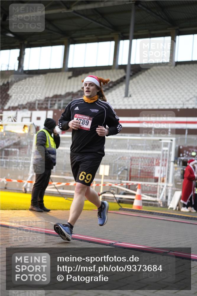 07.12.2025 - St. Pauli X-Mass-Run No. 15 Patografie http://msf.ph/oto/9373684 07.12.2025 12:05:22 Ziel 666, 860, 1244, 1303, 1781, 2227, 4719, 4729, 4748, 4787, 4788, 4789 meine-sportfotos.de