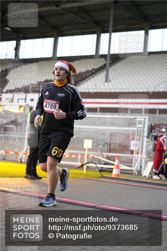 07.12.2025 - St. Pauli X-Mass-Run No. 15 Patografie http://msf.ph/oto/9373685 07.12.2025 12:05:22 Ziel 666, 860, 1244, 1303, 1781, 2227, 4719, 4729, 4748, 4787, 4788, 4789 meine-sportfotos.de