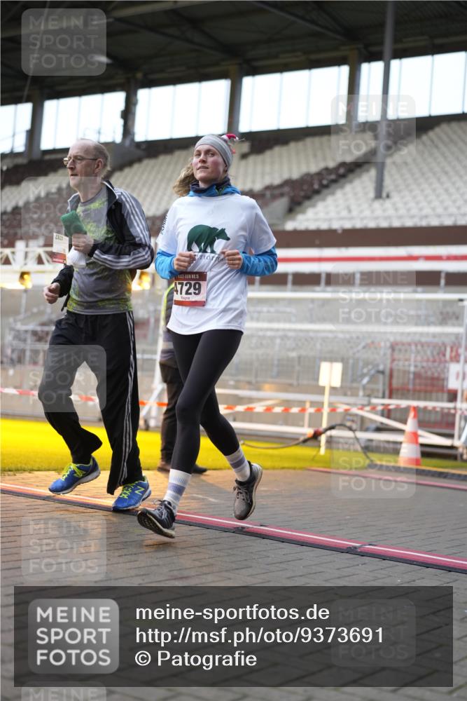 07.12.2025 - St. Pauli X-Mass-Run No. 15 Patografie http://msf.ph/oto/9373691 07.12.2025 12:05:25 Ziel 1244, 1303, 1781, 2227, 4719, 4729, 4787, 4788, 4789 meine-sportfotos.de