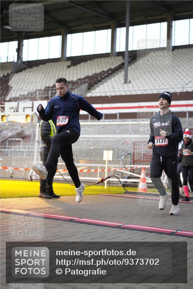 07.12.2025 - St. Pauli X-Mass-Run No. 15 Patografie http://msf.ph/oto/9373702 07.12.2025 12:05:46 Ziel 5, 6, 3106, 3107, 3137, 4176, 4307, 4326, 4327, 4357 meine-sportfotos.de