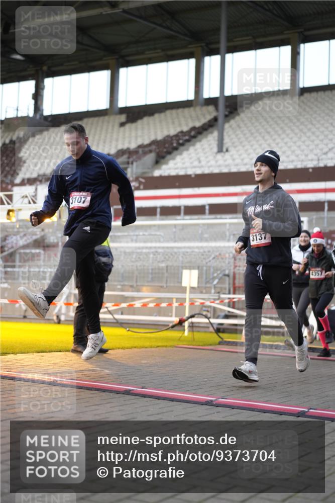 07.12.2025 - St. Pauli X-Mass-Run No. 15 Patografie http://msf.ph/oto/9373704 07.12.2025 12:05:46 Ziel 5, 6, 3106, 3107, 3137, 4176, 4307, 4326, 4327, 4357 meine-sportfotos.de