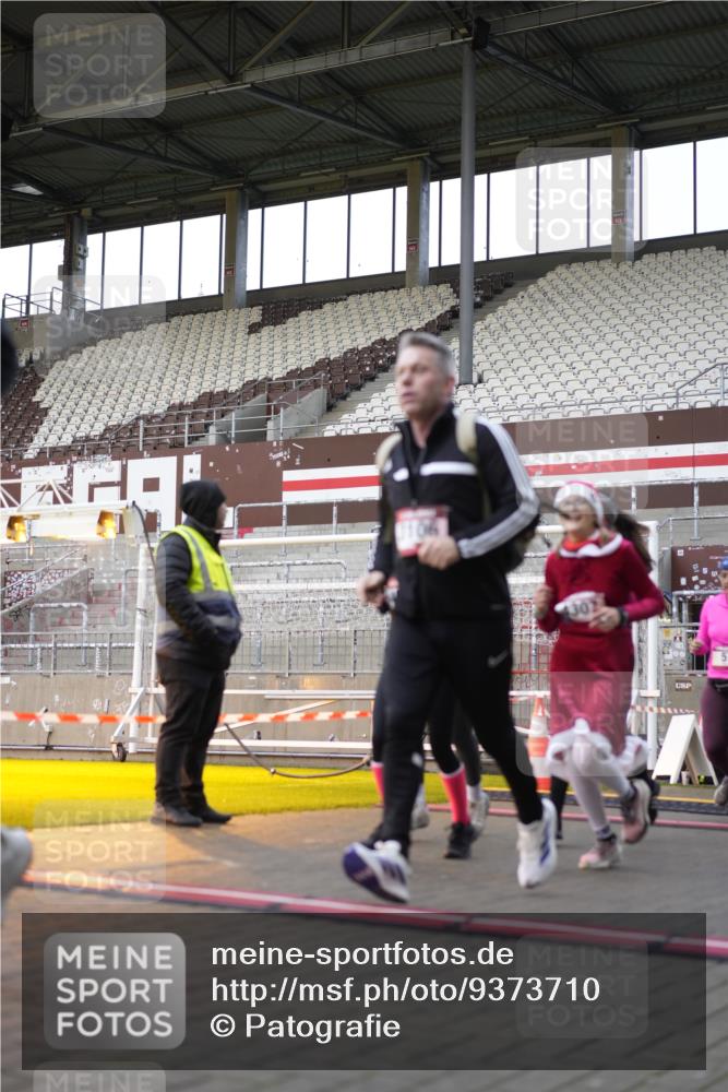 07.12.2025 - St. Pauli X-Mass-Run No. 15 Patografie http://msf.ph/oto/9373710 07.12.2025 12:05:47 Ziel 5, 6, 760, 768, 3106, 3107, 3137, 4176, 4307, 4326, 4327, 4357 meine-sportfotos.de