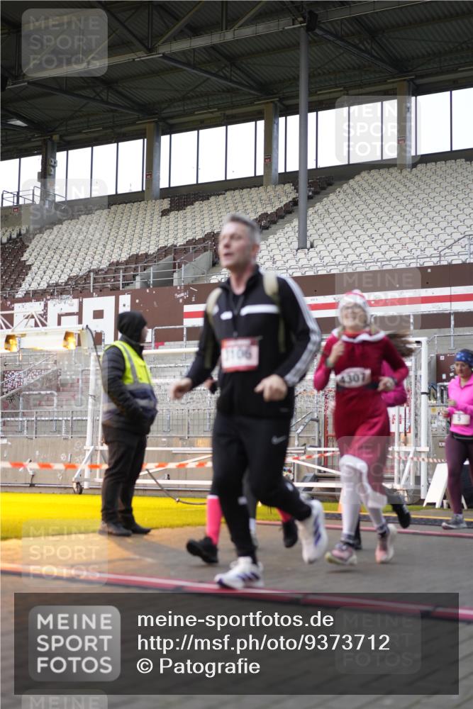 07.12.2025 - St. Pauli X-Mass-Run No. 15 Patografie http://msf.ph/oto/9373712 07.12.2025 12:05:47 Ziel 5, 6, 760, 768, 3106, 3107, 3137, 4176, 4307, 4326, 4327, 4357 meine-sportfotos.de
