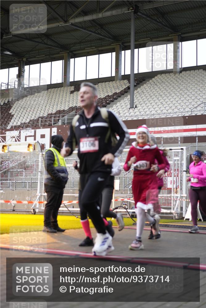07.12.2025 - St. Pauli X-Mass-Run No. 15 Patografie http://msf.ph/oto/9373714 07.12.2025 12:05:47 Ziel 5, 6, 760, 768, 3106, 3107, 3137, 4176, 4307, 4326, 4327, 4357 meine-sportfotos.de