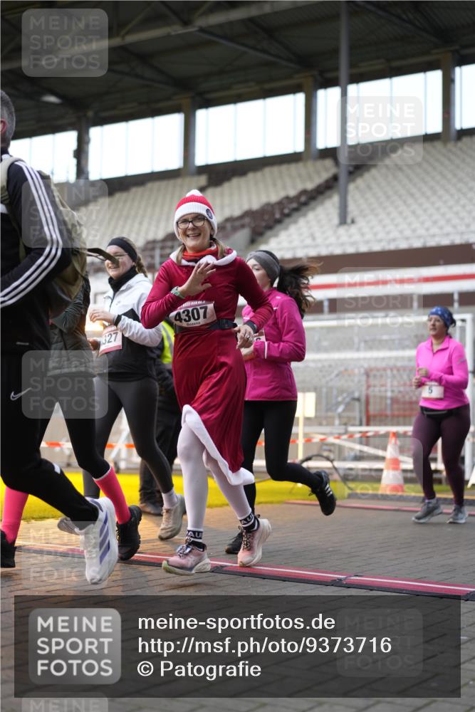 07.12.2025 - St. Pauli X-Mass-Run No. 15 Patografie http://msf.ph/oto/9373716 07.12.2025 12:05:48 Ziel 5, 6, 760, 768, 3106, 3107, 3137, 4176, 4307, 4326, 4327, 4357 meine-sportfotos.de
