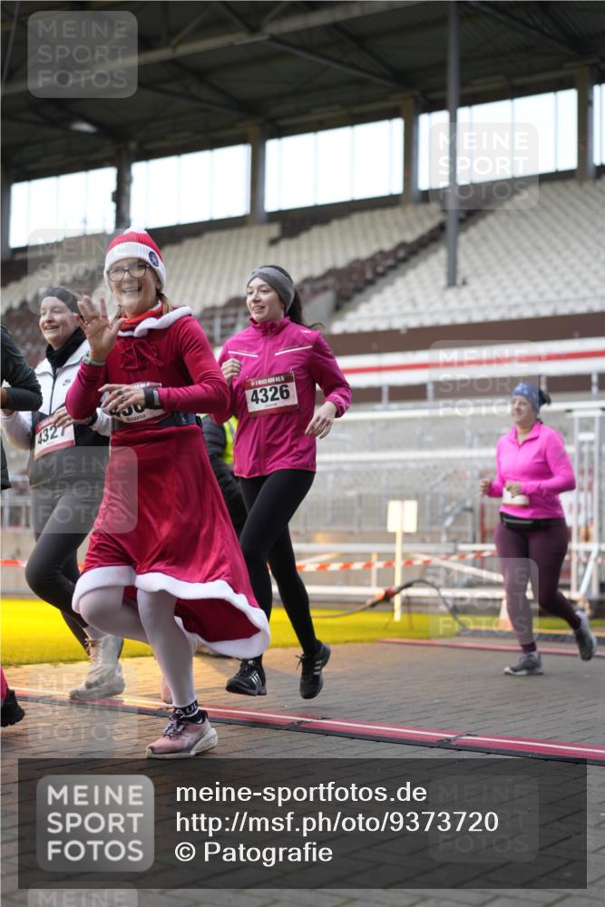 07.12.2025 - St. Pauli X-Mass-Run No. 15 Patografie http://msf.ph/oto/9373720 07.12.2025 12:05:48 Ziel 5, 6, 760, 768, 3106, 3107, 3137, 4176, 4307, 4326, 4327, 4357 meine-sportfotos.de