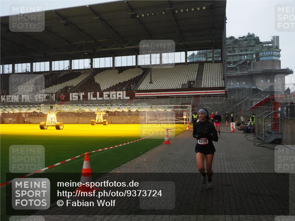 07.12.2025 - St. Pauli X-Mass-Run No. 15 Fabian Wolf http://msf.ph/oto/9373724 07.12.2025 09:56:46 Ziel 198, 662, 1116, 1165, 3255, 4208, 4209 meine-sportfotos.de