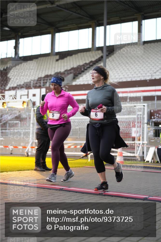 07.12.2025 - St. Pauli X-Mass-Run No. 15 Patografie http://msf.ph/oto/9373725 07.12.2025 12:05:49 Ziel 5, 6, 760, 768, 3106, 3107, 3137, 4019, 4020, 4176, 4307, 4326, 4327, 4357 meine-sportfotos.de