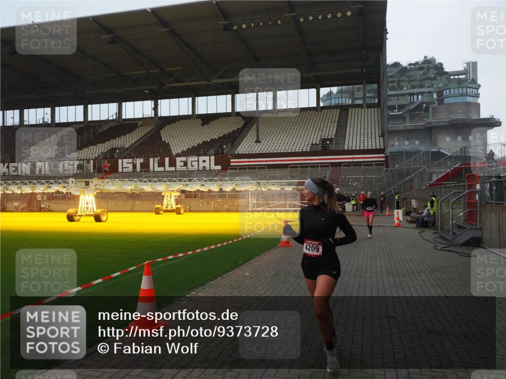 07.12.2025 - St. Pauli X-Mass-Run No. 15 Fabian Wolf http://msf.ph/oto/9373728 07.12.2025 09:56:47 Ziel 198, 662, 1116, 1165, 4208, 4209 meine-sportfotos.de