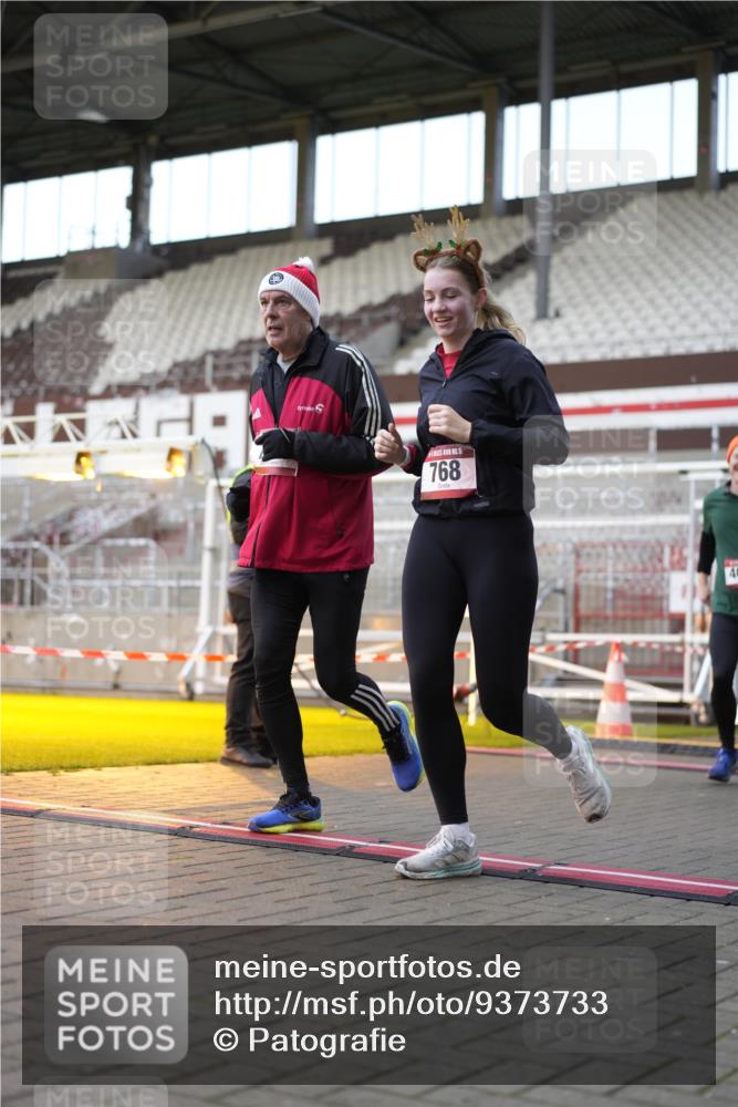 07.12.2025 - St. Pauli X-Mass-Run No. 15 Patografie http://msf.ph/oto/9373733 07.12.2025 12:05:53 Ziel 5, 6, 760, 768, 1038, 3106, 3107, 3137, 4019, 4020, 4176, 4307, 4326, 4327, 4357, 4405, 4413 meine-sportfotos.de