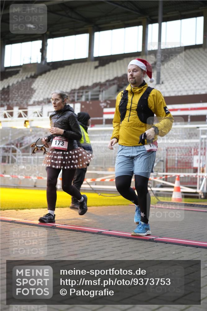 07.12.2025 - St. Pauli X-Mass-Run No. 15 Patografie http://msf.ph/oto/9373753 07.12.2025 12:06:11 Ziel 173, 189, 1038, 1353, 1956, 1957, 2018, 4405, 4413 meine-sportfotos.de