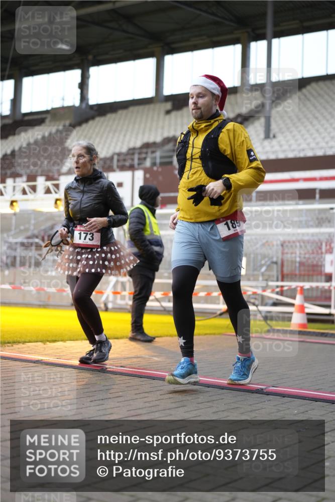 07.12.2025 - St. Pauli X-Mass-Run No. 15 Patografie http://msf.ph/oto/9373755 07.12.2025 12:06:11 Ziel 173, 189, 1038, 1353, 1956, 1957, 2018, 4405, 4413 meine-sportfotos.de