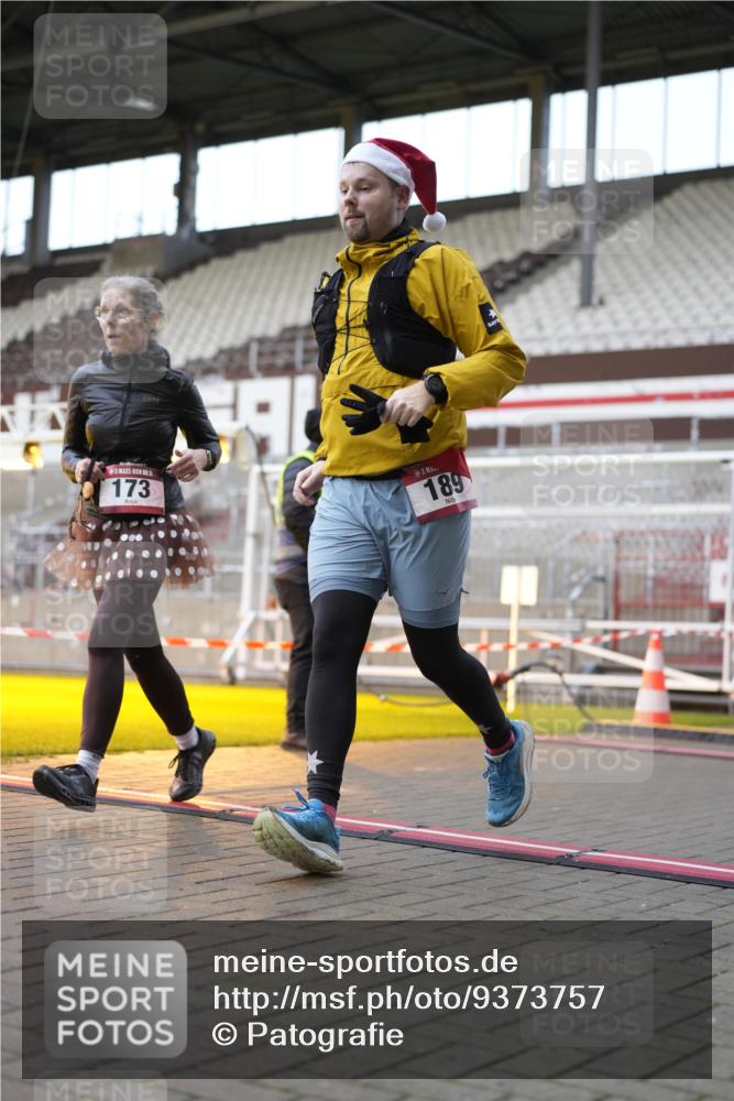 07.12.2025 - St. Pauli X-Mass-Run No. 15 Patografie http://msf.ph/oto/9373757 07.12.2025 12:06:11 Ziel 173, 189, 1038, 1353, 1956, 1957, 2018, 4405, 4413 meine-sportfotos.de