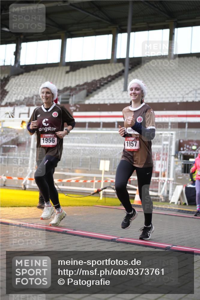 07.12.2025 - St. Pauli X-Mass-Run No. 15 Patografie http://msf.ph/oto/9373761 07.12.2025 12:06:15 Ziel 173, 189, 1347, 1351, 1353, 1956, 1957, 2018, 2415 meine-sportfotos.de