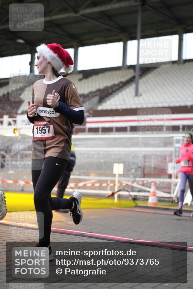 07.12.2025 - St. Pauli X-Mass-Run No. 15 Patografie http://msf.ph/oto/9373765 07.12.2025 12:06:15 Ziel 173, 189, 1347, 1351, 1353, 1956, 1957, 2018, 2415 meine-sportfotos.de