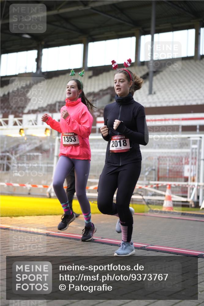 07.12.2025 - St. Pauli X-Mass-Run No. 15 Patografie http://msf.ph/oto/9373767 07.12.2025 12:06:16 Ziel 173, 189, 1347, 1351, 1353, 1956, 1957, 2018, 2415, 4219 meine-sportfotos.de