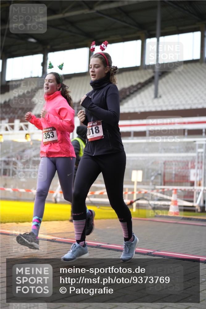 07.12.2025 - St. Pauli X-Mass-Run No. 15 Patografie http://msf.ph/oto/9373769 07.12.2025 12:06:17 Ziel 173, 189, 1347, 1351, 1353, 1956, 1957, 2018, 2415, 4219 meine-sportfotos.de
