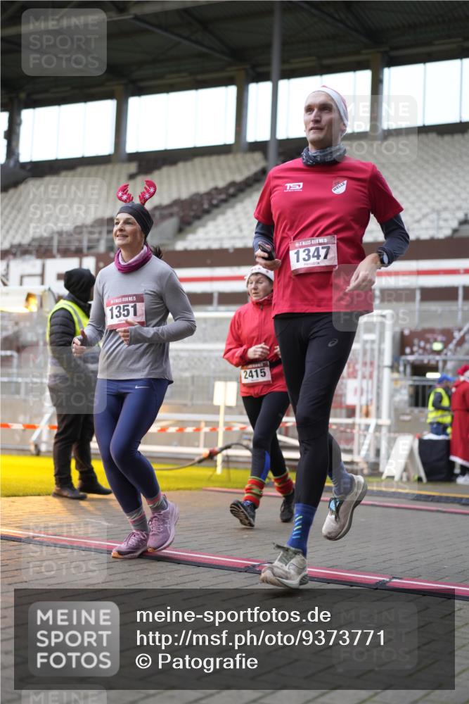 07.12.2025 - St. Pauli X-Mass-Run No. 15 Patografie http://msf.ph/oto/9373771 07.12.2025 12:06:19 Ziel 173, 189, 1347, 1351, 1353, 1956, 1957, 2018, 2415, 4217, 4219 meine-sportfotos.de