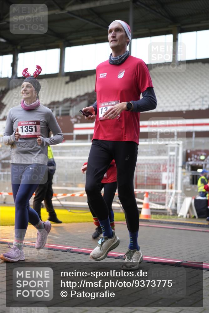 07.12.2025 - St. Pauli X-Mass-Run No. 15 Patografie http://msf.ph/oto/9373775 07.12.2025 12:06:19 Ziel 173, 189, 1347, 1351, 1353, 1956, 1957, 2018, 2415, 4217, 4219 meine-sportfotos.de