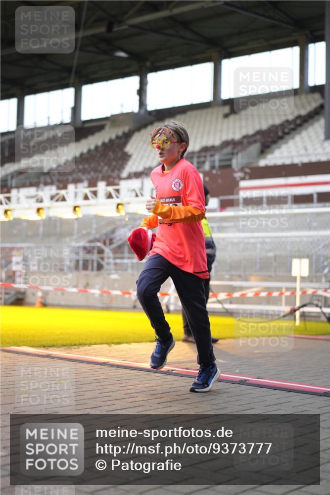 07.12.2025 - St. Pauli X-Mass-Run No. 15 Patografie http://msf.ph/oto/9373777 07.12.2025 12:06:21 Ziel 173, 189, 1347, 1351, 1353, 1956, 1957, 2018, 2415, 4217, 4219, 4222 meine-sportfotos.de