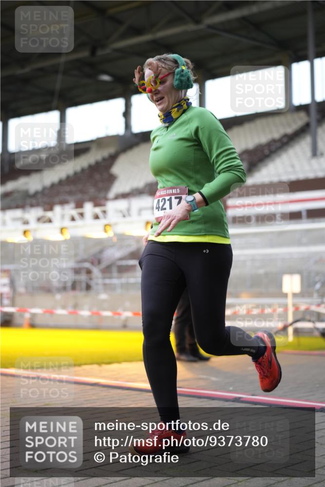 07.12.2025 - St. Pauli X-Mass-Run No. 15 Patografie http://msf.ph/oto/9373780 07.12.2025 12:06:24 Ziel 173, 189, 1347, 1351, 1353, 1956, 1957, 2018, 2415, 4217, 4219, 4222, 4783, 4784 meine-sportfotos.de