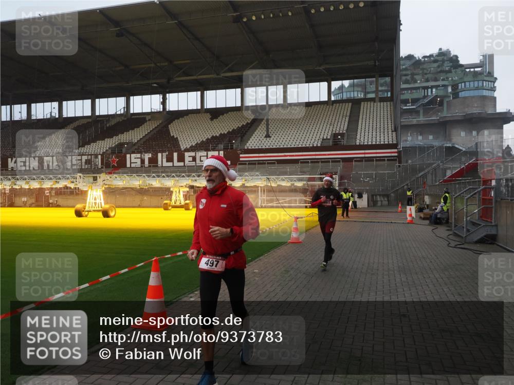07.12.2025 - St. Pauli X-Mass-Run No. 15 Fabian Wolf http://msf.ph/oto/9373783 07.12.2025 09:56:57 Ziel 198, 497, 1116, 1165, 2861, 4208, 4209 meine-sportfotos.de