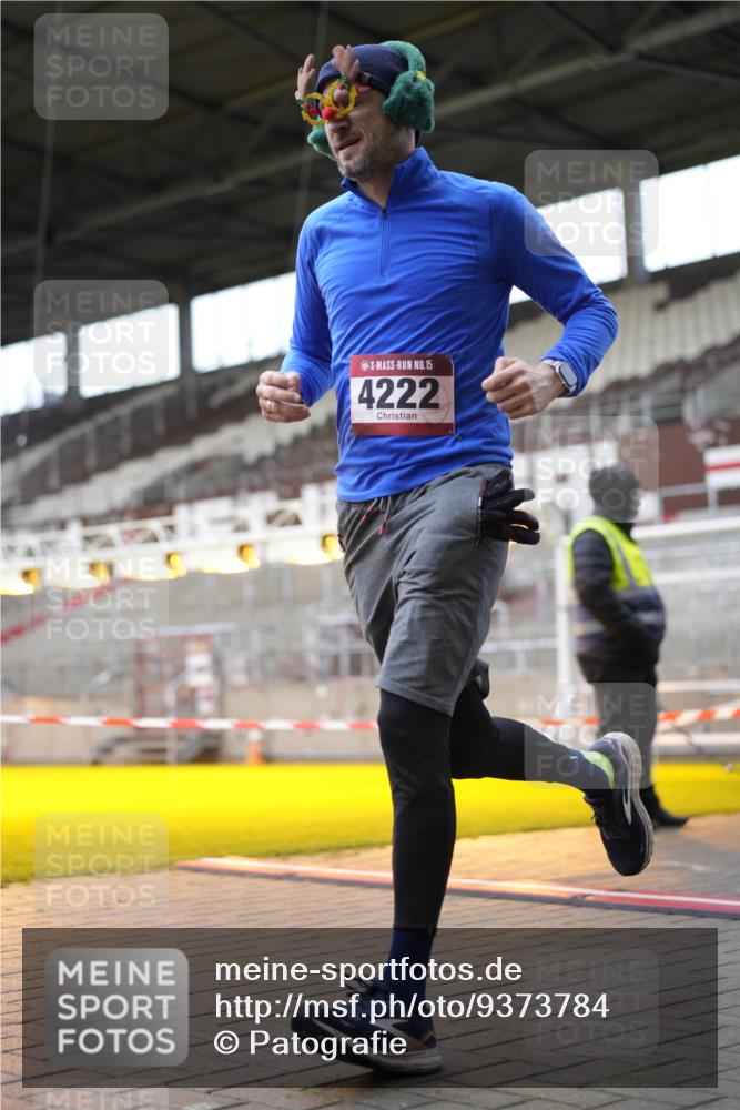 07.12.2025 - St. Pauli X-Mass-Run No. 15 Patografie http://msf.ph/oto/9373784 07.12.2025 12:06:26 Ziel 173, 1347, 1351, 1353, 1956, 1957, 2018, 2415, 4217, 4219, 4222, 4783, 4784 meine-sportfotos.de