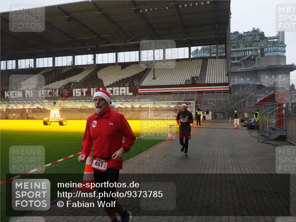 07.12.2025 - St. Pauli X-Mass-Run No. 15 Fabian Wolf http://msf.ph/oto/9373785 07.12.2025 09:56:57 Ziel 198, 497, 1116, 1165, 2861, 4208, 4209 meine-sportfotos.de