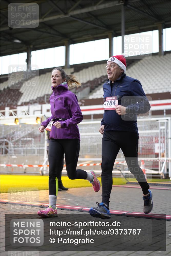 07.12.2025 - St. Pauli X-Mass-Run No. 15 Patografie http://msf.ph/oto/9373787 07.12.2025 12:06:29 Ziel 1347, 1351, 1353, 1956, 1957, 2018, 2415, 4217, 4219, 4222, 4403, 4404, 4783, 4784 meine-sportfotos.de