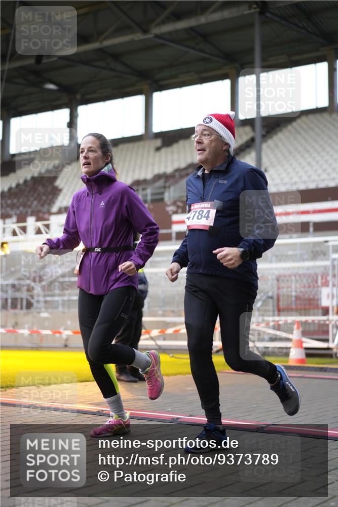07.12.2025 - St. Pauli X-Mass-Run No. 15 Patografie http://msf.ph/oto/9373789 07.12.2025 12:06:30 Ziel 1347, 1351, 1353, 2018, 2415, 4217, 4219, 4222, 4403, 4404, 4783, 4784 meine-sportfotos.de