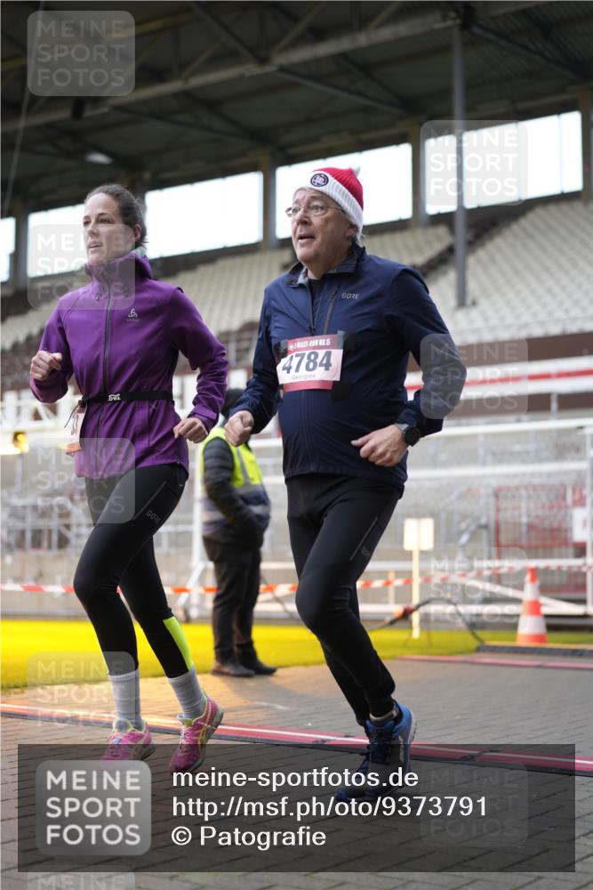 07.12.2025 - St. Pauli X-Mass-Run No. 15 Patografie http://msf.ph/oto/9373791 07.12.2025 12:06:30 Ziel 1347, 1351, 1353, 2018, 2415, 4217, 4219, 4222, 4403, 4404, 4783, 4784 meine-sportfotos.de