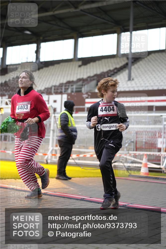 07.12.2025 - St. Pauli X-Mass-Run No. 15 Patografie http://msf.ph/oto/9373793 07.12.2025 12:06:35 Ziel 339, 345, 4217, 4219, 4222, 4345, 4346, 4403, 4404, 4416, 4783, 4784 meine-sportfotos.de