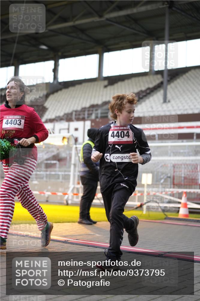 07.12.2025 - St. Pauli X-Mass-Run No. 15 Patografie http://msf.ph/oto/9373795 07.12.2025 12:06:35 Ziel 339, 345, 4217, 4219, 4222, 4345, 4346, 4403, 4404, 4416, 4783, 4784 meine-sportfotos.de