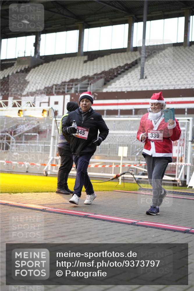 07.12.2025 - St. Pauli X-Mass-Run No. 15 Patografie http://msf.ph/oto/9373797 07.12.2025 12:06:37 Ziel 339, 345, 3692, 4217, 4222, 4342, 4345, 4346, 4403, 4404, 4416, 4783, 4784 meine-sportfotos.de