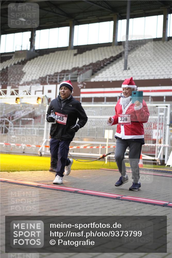 07.12.2025 - St. Pauli X-Mass-Run No. 15 Patografie http://msf.ph/oto/9373799 07.12.2025 12:06:37 Ziel 339, 345, 3692, 4217, 4222, 4342, 4345, 4346, 4403, 4404, 4416, 4783, 4784 meine-sportfotos.de