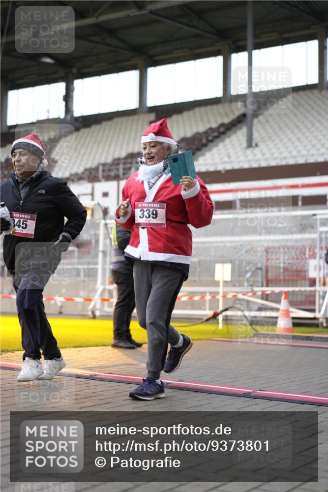 07.12.2025 - St. Pauli X-Mass-Run No. 15 Patografie http://msf.ph/oto/9373801 07.12.2025 12:06:37 Ziel 339, 345, 3692, 4217, 4222, 4342, 4345, 4346, 4403, 4404, 4416, 4783, 4784 meine-sportfotos.de
