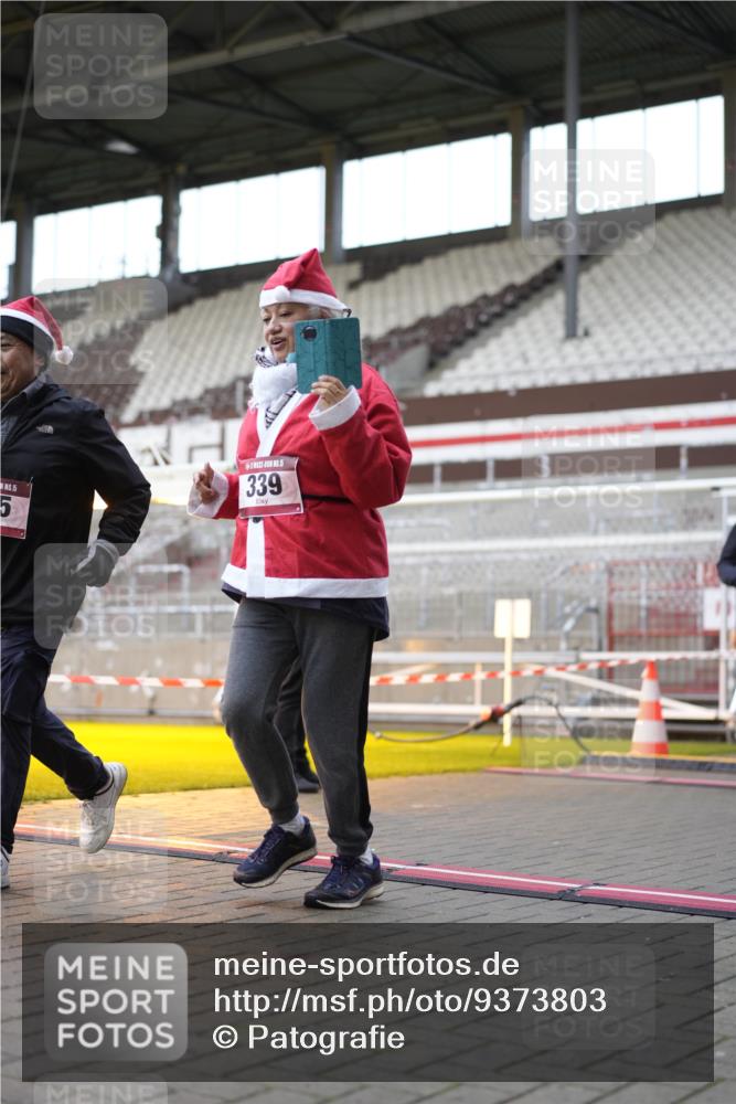 07.12.2025 - St. Pauli X-Mass-Run No. 15 Patografie http://msf.ph/oto/9373803 07.12.2025 12:06:38 Ziel 339, 345, 1844, 1846, 3692, 4217, 4222, 4342, 4345, 4346, 4403, 4404, 4416, 4783, 4784 meine-sportfotos.de
