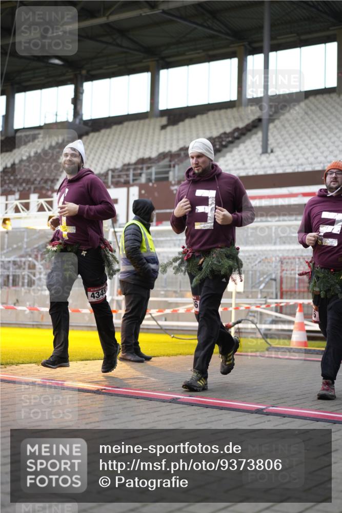 07.12.2025 - St. Pauli X-Mass-Run No. 15 Patografie http://msf.ph/oto/9373806 07.12.2025 12:06:40 Ziel 339, 345, 1844, 1846, 3689, 3692, 4222, 4342, 4345, 4346, 4403, 4404, 4416, 4783, 4784 meine-sportfotos.de