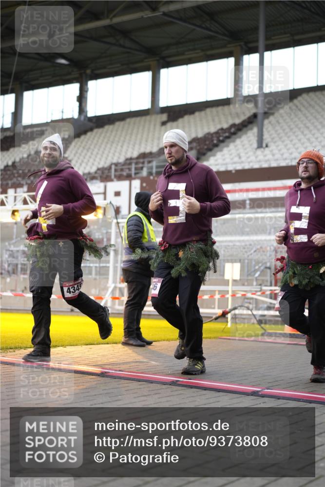 07.12.2025 - St. Pauli X-Mass-Run No. 15 Patografie http://msf.ph/oto/9373808 07.12.2025 12:06:40 Ziel 339, 345, 1844, 1846, 3689, 3692, 4222, 4342, 4345, 4346, 4403, 4404, 4416, 4783, 4784 meine-sportfotos.de