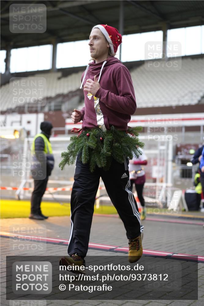 07.12.2025 - St. Pauli X-Mass-Run No. 15 Patografie http://msf.ph/oto/9373812 07.12.2025 12:06:41 Ziel 276, 339, 345, 1844, 1846, 3689, 3692, 4143, 4342, 4345, 4346, 4403, 4404, 4416, 4783, 4784 meine-sportfotos.de